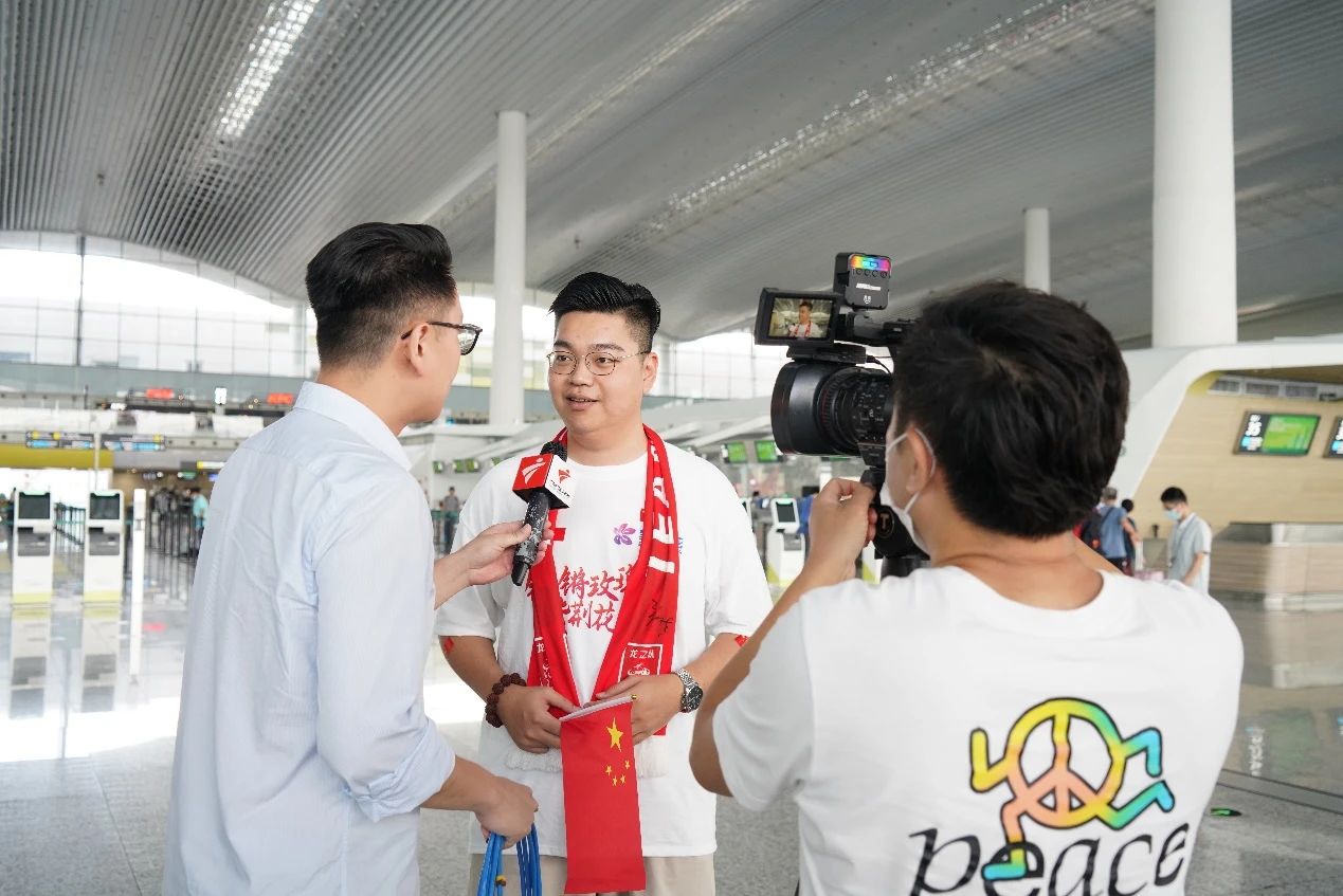 &ldquo;亮剑&rdquo;世界杯！紫荆花为中国女足国家队加油！