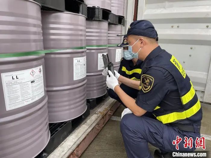 ​涉危不报！上海外高桥港区海关查获19.2吨危化品