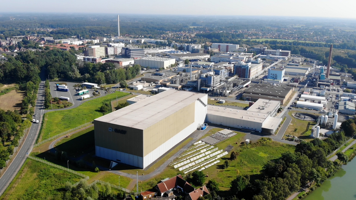 7a40d8666a68b177f2371152b4fe0319.jpg BASF_Sharkskin_02_a.jpg