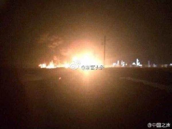 山东东营利津县一化工厂发生爆燃 已致5人死亡