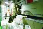 质监查获一涂料制假窝点 假冒品连防伪二维码都跟正品一样