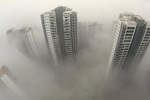 雾霾围城预警，城市经济建设和生态发展如何兼得？