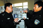 武汉警方销毁一千多桶假名牌油漆 案值达20多万元