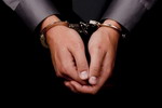 因贪污犯罪外逃8年！原上海涂料一对夫妻员工回国投案