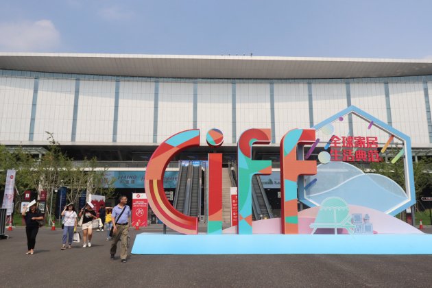 大宝漆惊艳上海国际家具博览会，开创水漆新时代