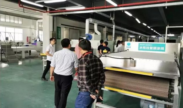 汇龙涂料迎重庆木门行业考察团，加深门企和涂企交流