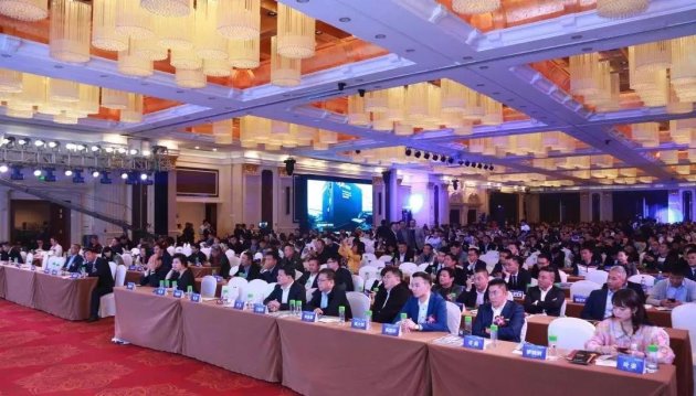 汇龙涂料获广东门业&ldquo;领军企业&rdquo;及&ldquo;中国门窗脊梁人物&rdquo;荣誉