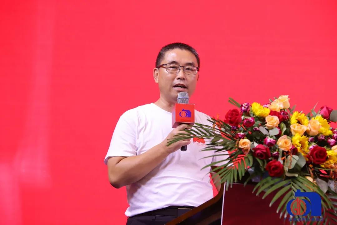 陈冰当选新一任会长